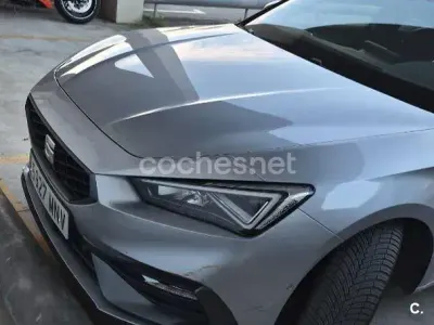 Usado Seat Leon FR 150 CV (110 kW) 2024 Gris / plata Berlina