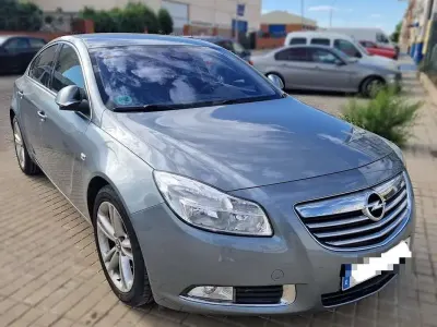 Usado Opel Insignia Sport 179 CV (131 kW) 2011 Gris Berlina