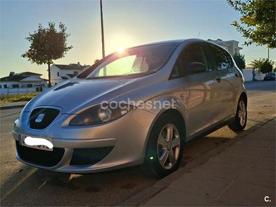 Usado Seat Altea Reference 105 CV (77 kW) 2006 Gris / plata Monovolumen