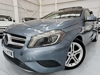 Usado Mercedes A180 Urban 109 CV (80 kW) 2014 Azul Utilitario