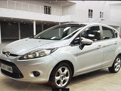 Usado Ford Fiesta Trend 90 CV (66 kW) 2009 Gris / plata Utilitario