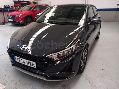 Usado Hyundai i20 100 CV (73 kW) 2024 Gris / plata Utilitario