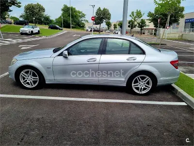 Usado Mercedes C200 Classic 136 CV (100 kW) 2010 Gris / plata Berlina
