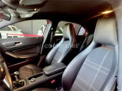 Usado Mercedes A180 Urban 122 CV (89 kW) 2013 Rojo Berlina