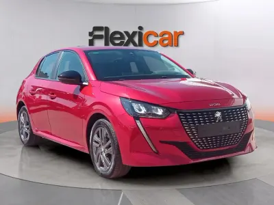 Usado Peugeot 208 Allure 101 CV (74 kW) 2022 Rojo Utilitario