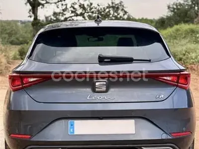 Usado Seat Leon XCELLENCE 150 CV (110 kW) 2020 Gris / plata Berlina