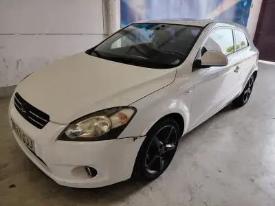 Usado Kia ProCeed 143 CV (105 kW) 2008 Blanco Utilitario