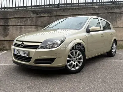 Usado Opel Astra Enjoy 105 CV (77 kW) 2005 Beige Berlina
