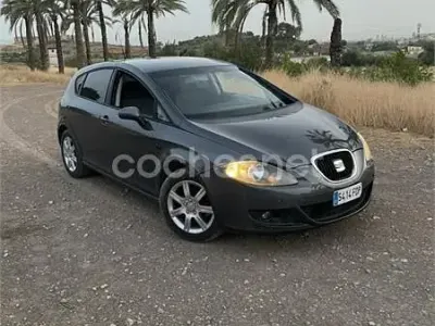 Usado Seat Leon Sport 105 CV (77 kW) 2006 Negro Utilitario
