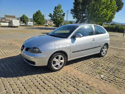 Usado Seat Ibiza 70 CV (51 kW) 2006 Gris / plata Utilitario