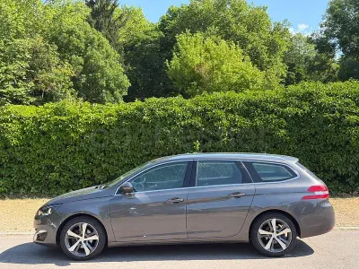 Usado Peugeot 308 SW Active 130 CV (95 kW) 2016 Gris / plata Familiar