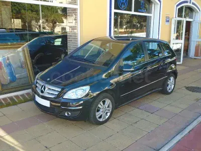 Usado Mercedes B180 109 CV (80 kW) 2011 Negro Utilitario