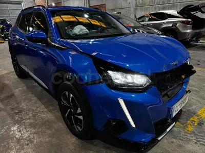 Usado Peugeot 2008 Allure 130 CV (95 kW) 2021 Azul SUV