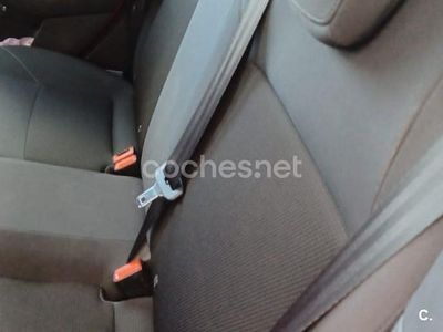 Rojo Usado 2015 Ford Focus ST-Line Berlina | 16.000 €