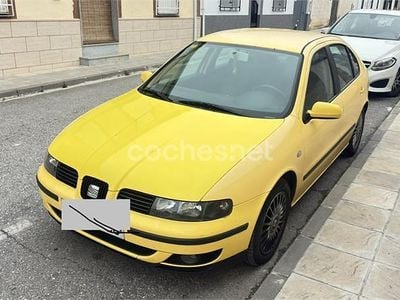 Usado Seat Leon Sport 180 CV (132 kW) 2000 Amarillo Utilitario