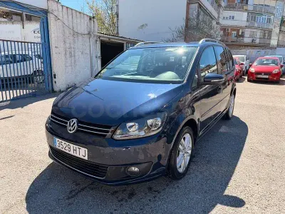 Usado VW Touran Edition 105 CV (77 kW) 2013 Azul Monovolumen