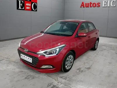 Usado Hyundai i20 84 CV (61 kW) 2018 Rojo Berlina