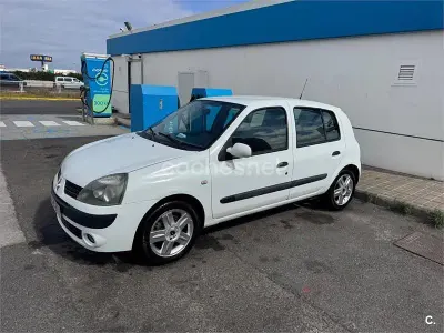 Usado Renault Clio II 100 CV (73 kW) 2005 Blanco Berlina