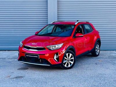 Usado Kia Stonic 100 CV (73 kW) 2024 Rojo SUV