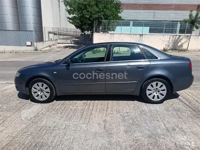 Usado Audi A4 140 CV (102 kW) 2005 Gris / plata Berlina