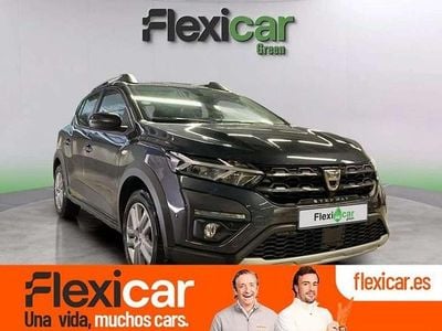Usado Dacia Sandero Comfort 91 CV (66 kW) 2022 Gris Utilitario
