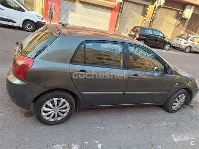 Usado Toyota Corolla Terra 90 CV (66 kW) 2003 Marrón Berlina