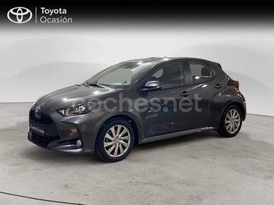 Usado Toyota Yaris Hybrid Active 116 CV (85 kW) 2023 Gris / plata Berlina