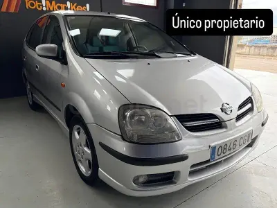 Usado Nissan Almera Tino Comfort 114 HP (83 kW) 2003 Cinzento Monovolume