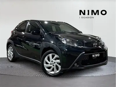 Usado Toyota Aygo X Play 72 CV (52 kW) 2024 Negro SUV