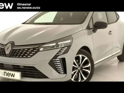 Usado Renault Clio Techno 101 CV (74 kW) 2025 Gris Utilitario