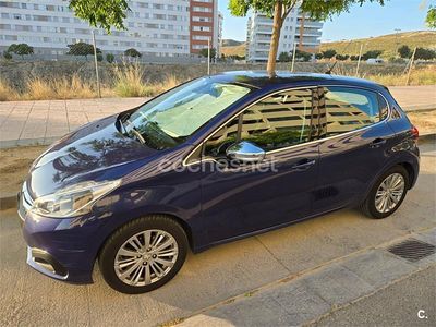 Usado Peugeot 208 Allure 110 CV (80 kW) 2017 Azul Utilitario