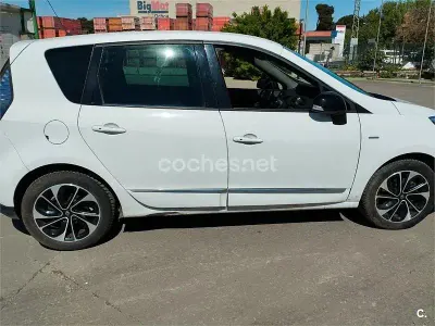 Usado Renault Scénic Bose Edition 130 CV (95 kW) 2014 Blanco Monovolumen
