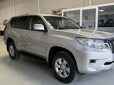 Usado Toyota Land Cruiser 177 CV (130 kW) 2019 Gris / plata SUV
