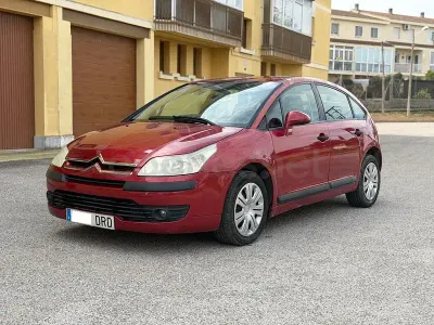 Używany Citroën C4 Exclusive 110 KM (80 kW) 2005 Czerwony Sedan/Limuzyna