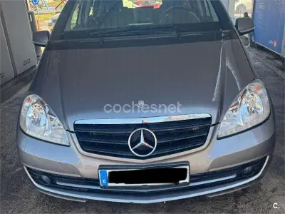 Usado Mercedes A180 Elegance 116 CV (85 kW) 2012 Gris / plata Monovolumen