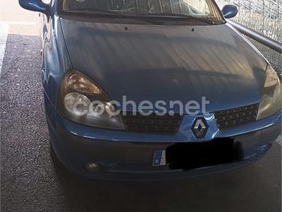 Usado Renault Clio II 75 CV (55 kW) 2001 Azul Berlina