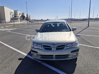 Usado Nissan Almera 110 CV (80 kW) 2001 Verde Berlina
