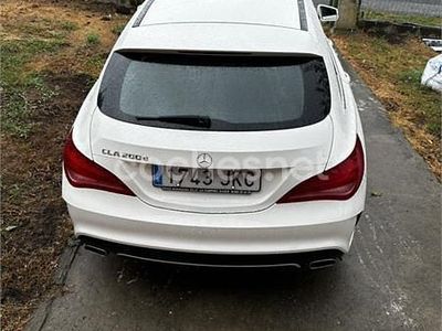 Usado Mercedes CLA200 Shooting Brake AMG line 136 CV (100 kW) 2015 Blanco Familiar