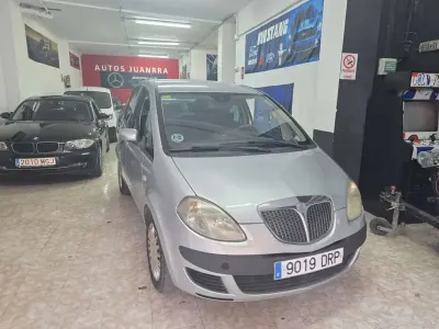 Usado Lancia Musa 95 CV (69 kW) 2006 Gris Monovolumen