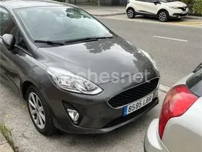 Usado Ford Fiesta Trend 75 CV (55 kW) 2019 Gris / plata Utilitario