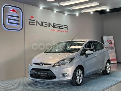 Usado Ford Fiesta Trend 75 CV (55 kW) 2012 Gris / plata Berlina