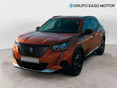 Usado Peugeot 2008 Allure 131 CV (96 kW) 2021 Naranja SUV