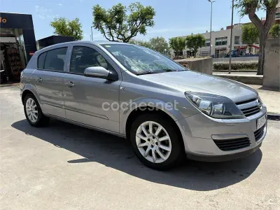 Usado Opel Astra Enjoy 105 CV (77 kW) 2005 Gris / plata Berlina