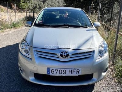 Usado Toyota Auris Active 90 CV (66 kW) 2011 Gris / plata Utilitario