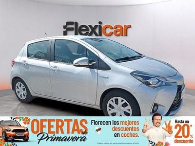 Usado Toyota Yaris Hybrid Active 100 CV (73 kW) 2019 Gris