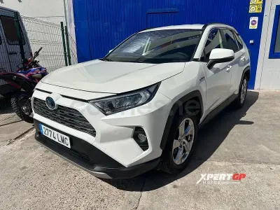 Usado Toyota RAV4 Hybrid Advance 218 CV (160 kW) 2021 Blanco SUV