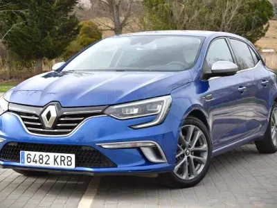 Usado Renault Mégane GT GT-Line 140 CV (102 kW) 2018 Azul (rayo) Coupe