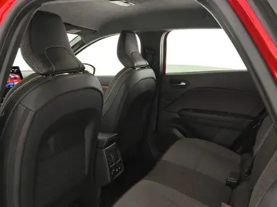 Usado Renault Captur Techno 100 CV (73 kW) 2025 Rojo SUV