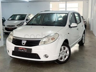 Usado Dacia Sandero Lauréate 75 CV (55 kW) 2010 Blanco Berlina