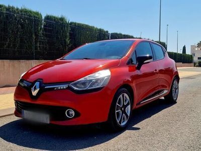 Usado Renault Clio IV Dynamique 90 CV (66 kW) 2014 Rojo Berlina